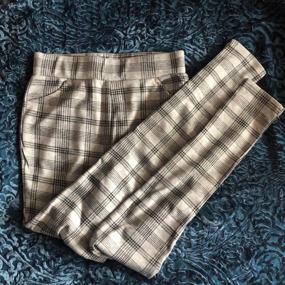 Full Tilt plaid, size medium, pants.